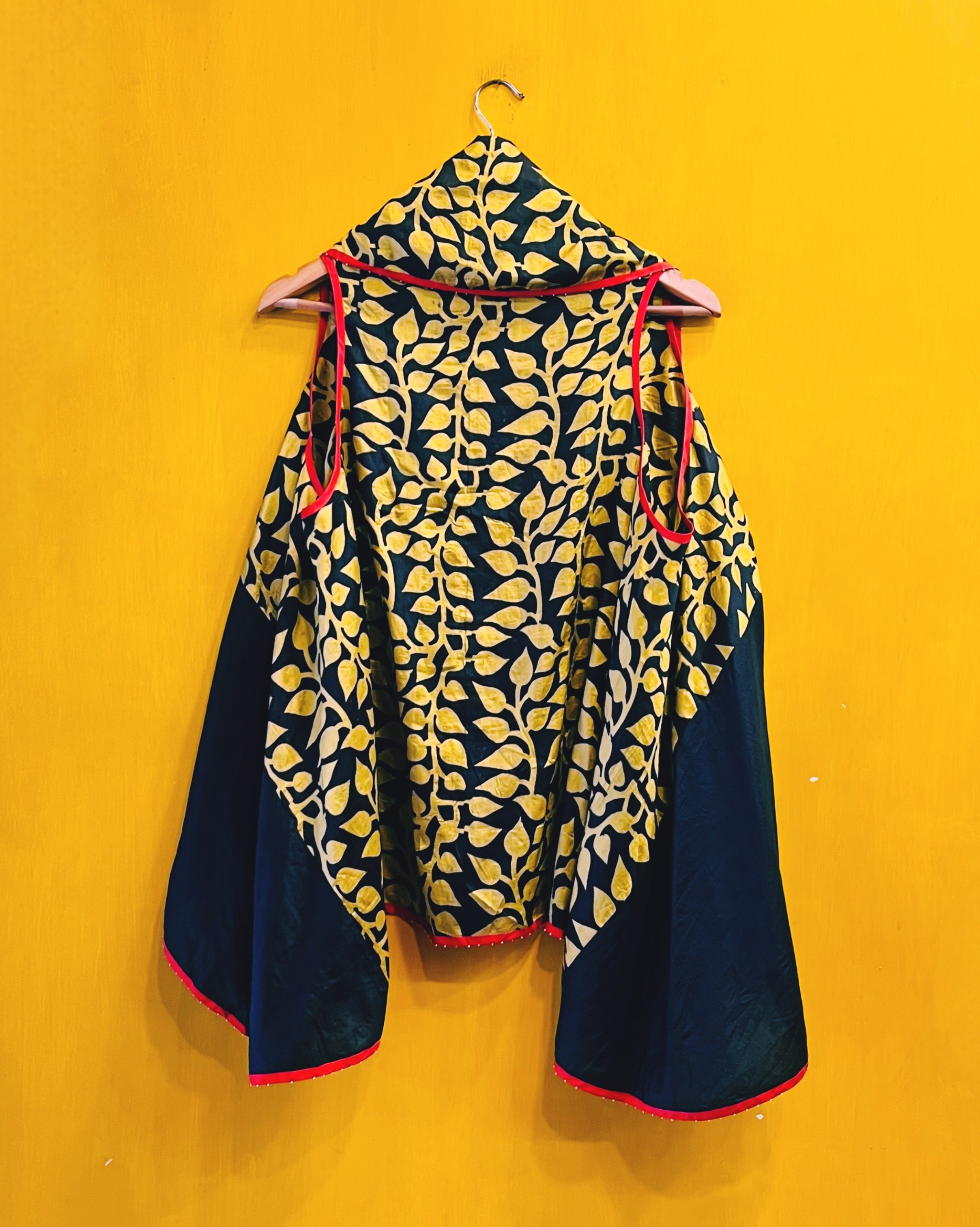 Silk Shrug - Darika( Free Size) - Anuradha Ramam